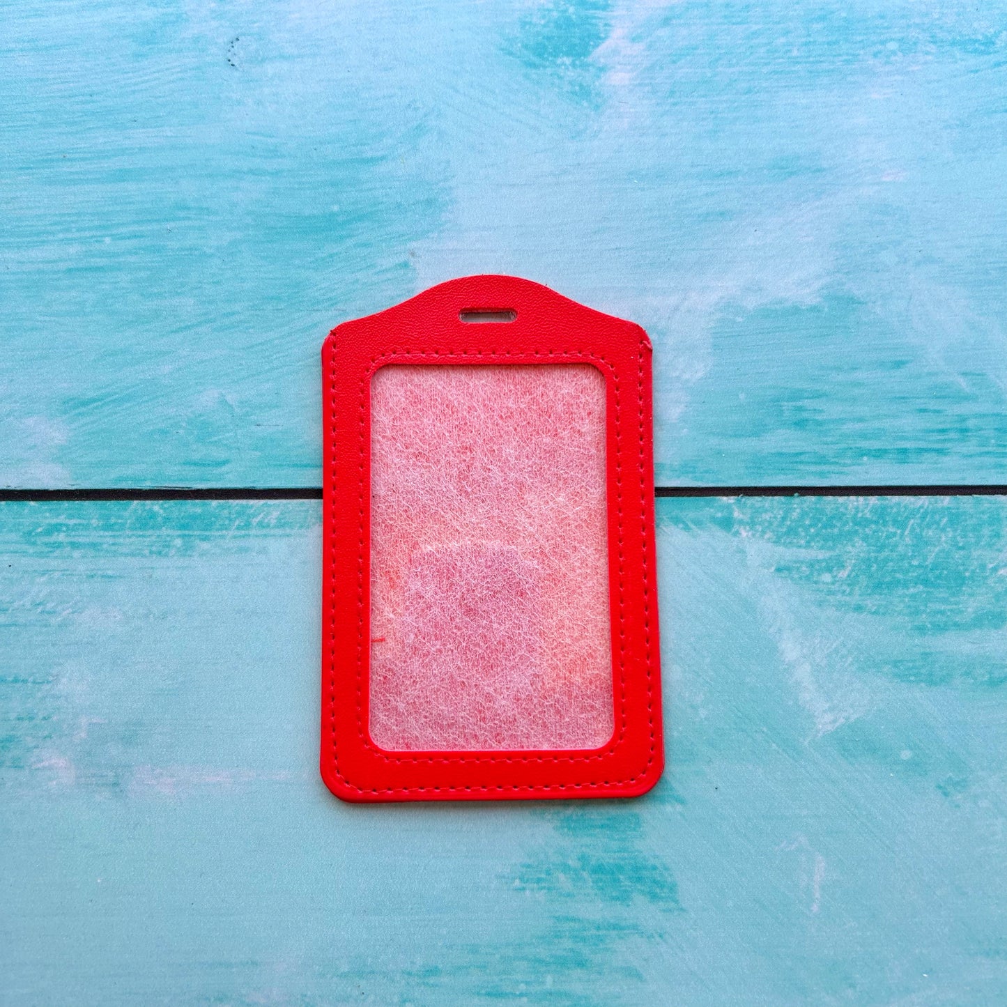 Tarjetero simple vertical rojo
