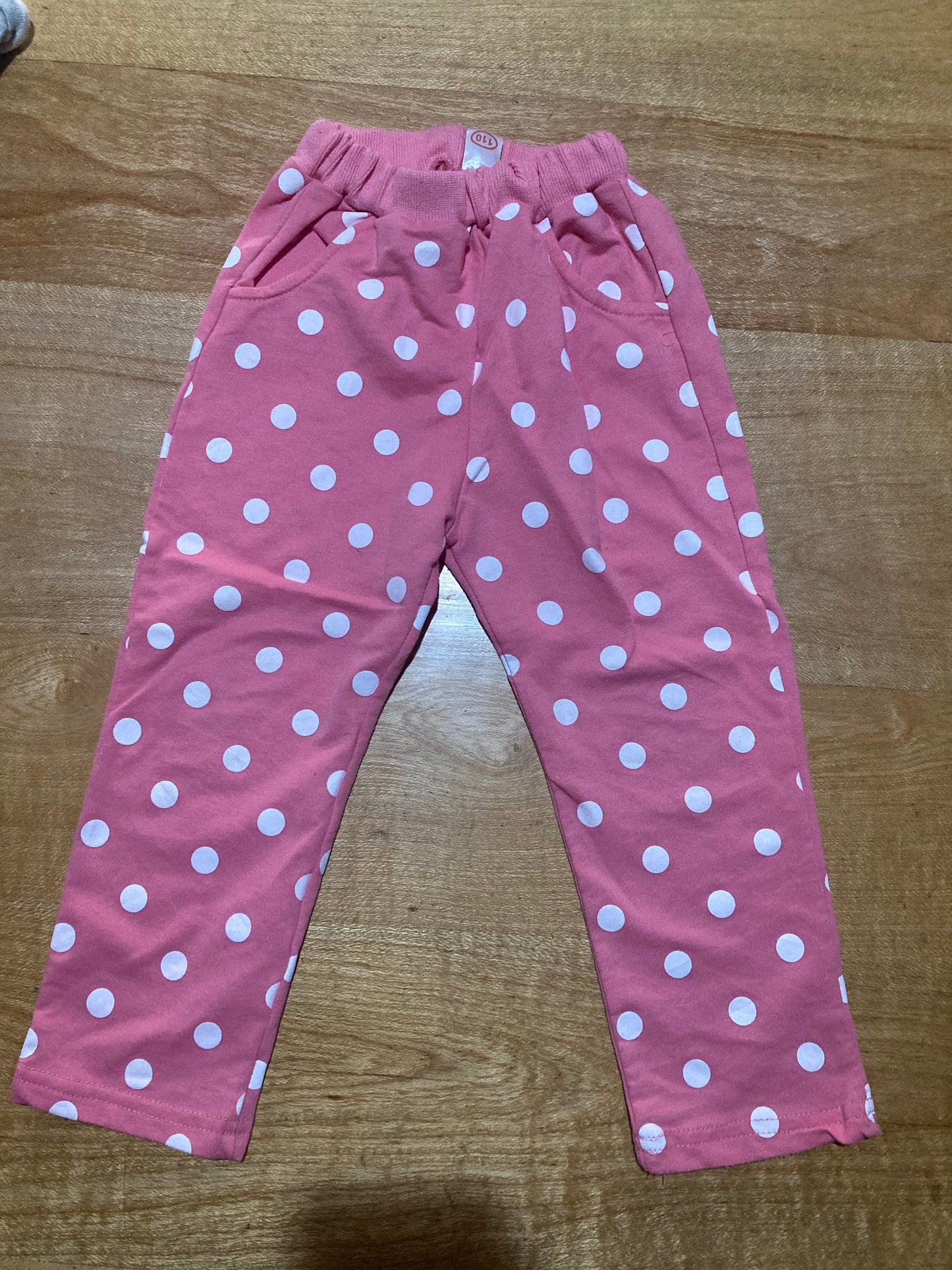 Pantalón rosado lunares blancos