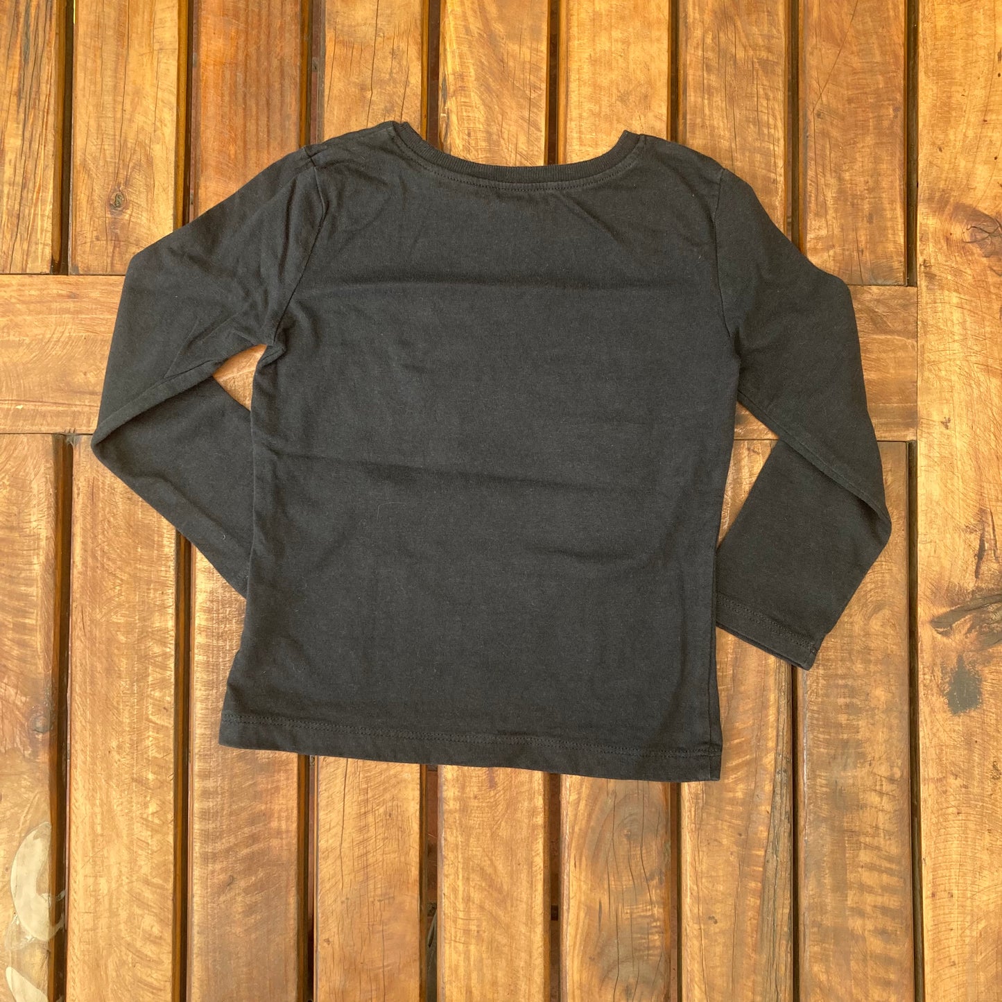 Polera negra 3 años.